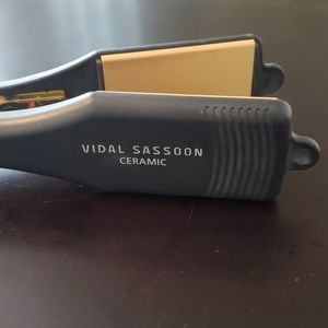 Vidal Sassoon ceramic flat iron hair straightener